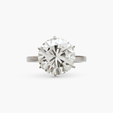View full screen - View 1 of Lot 905. Diamond Ring weighing 4.14 carats .