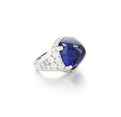 View full screen - View 1 of Lot 163. Bague saphir et diamants | Sapphire and diamond ring.
