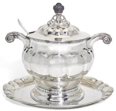 View full screen - View 1 of Lot 28. A GERMAN SILVER SOUP TUREEN, COVER, LADLE AND STAND, WILHELM SCHULTZE, BREMEN, EARLY-20TH CENTURY.