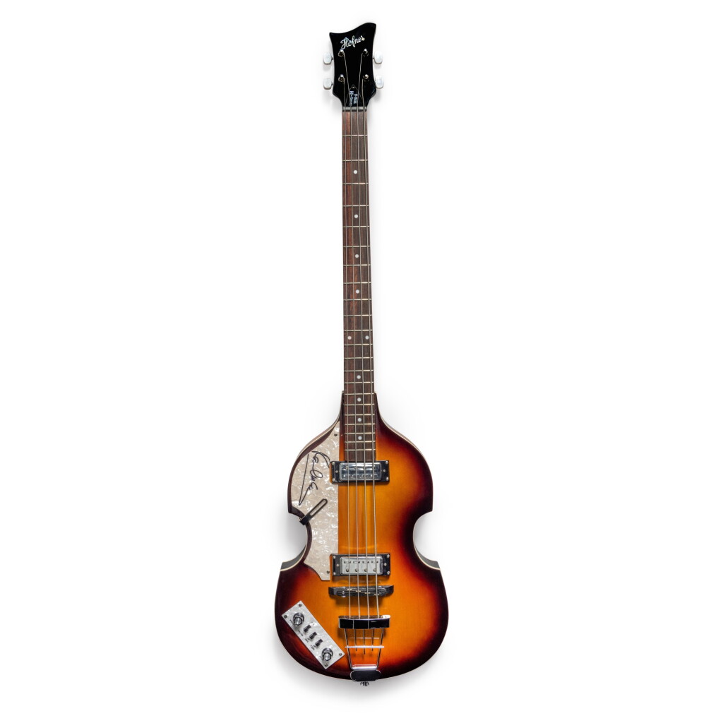 全螢幕檢視 - 查看31Paul McCartney | Höfner 500/1 Violin Bass, signed by McCartney的1