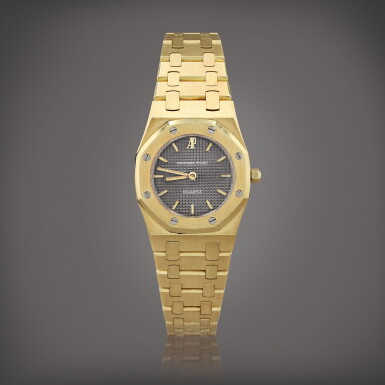 View full screen - View 1 of Lot 724. Royal Oak, reference 6007BA Montre bracelet en or jaune | Yellow gold wristwatch with bracelet Vers 1980 | Circa 1980.
