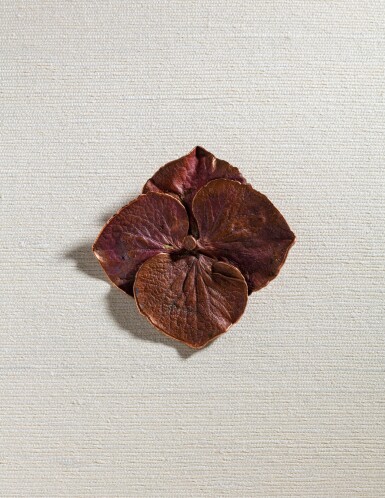 View full screen - View 1 of Lot 171. Broche Hortensia, pièce unique.
