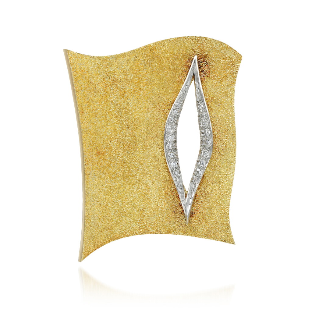 View full screen - View 1 of Lot 31. Diamond brooch, 1976.
