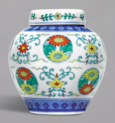 View full screen - View 1 of Lot 13. A DOUCAI 'LOTUS AND CHRYSANTHEMUM' JAR AND COVER, QIANLONG SEAL MARK AND PERIOD | 清乾隆 鬪彩番蓮團菊紋蓋罐 《大清乾隆年製》款.
