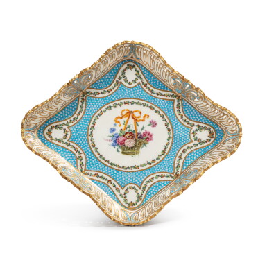 View full screen - View 1 of Lot 138. A Louis XV-Louis XVI Sèvres porcelain fond Taillandier-ground lozenge-shaped tray, 'plateau forme de corbeille lozange', circa 1770-1780 | Présentoir losangique en porcelaine de Sèvres, d'époque Louis XV-Louis XVI, vers 1770-1780.