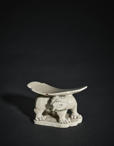 View full screen - View 1 of Lot 2031. A Hutian kiln pale celadon-glazed 'lion' pillow, Song dynasty | 宋 湖田窰淡青釉獅形枕.