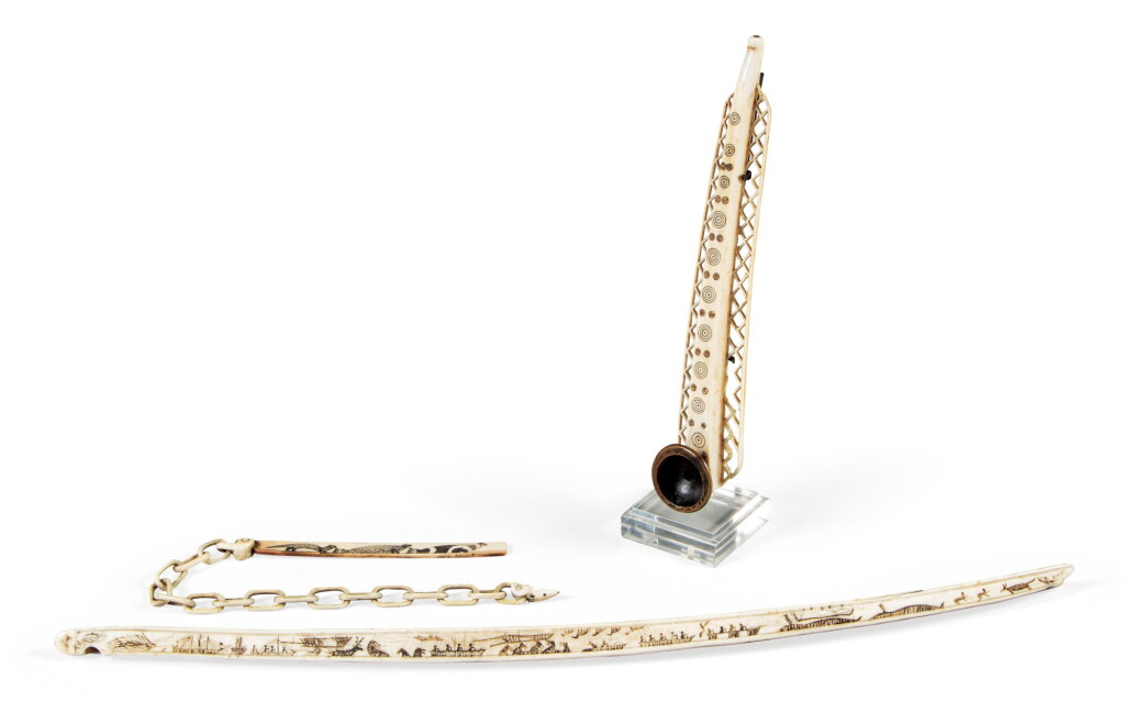 View full screen - View 1 of Lot 49. Ensemble de trois objets, Alaska comprenant un "bow drill", Inupiak, une pipe, Inuit et un ornement en ivoire de morse | Three Alaskan objects including a "bow drill", Inupiak, a pipe, Inuit and a walrus ivory ornament.