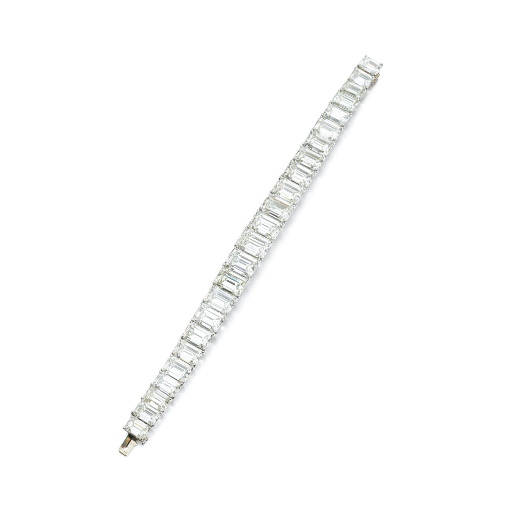View full screen - View 1 of Lot 559. Diamond bracelet.