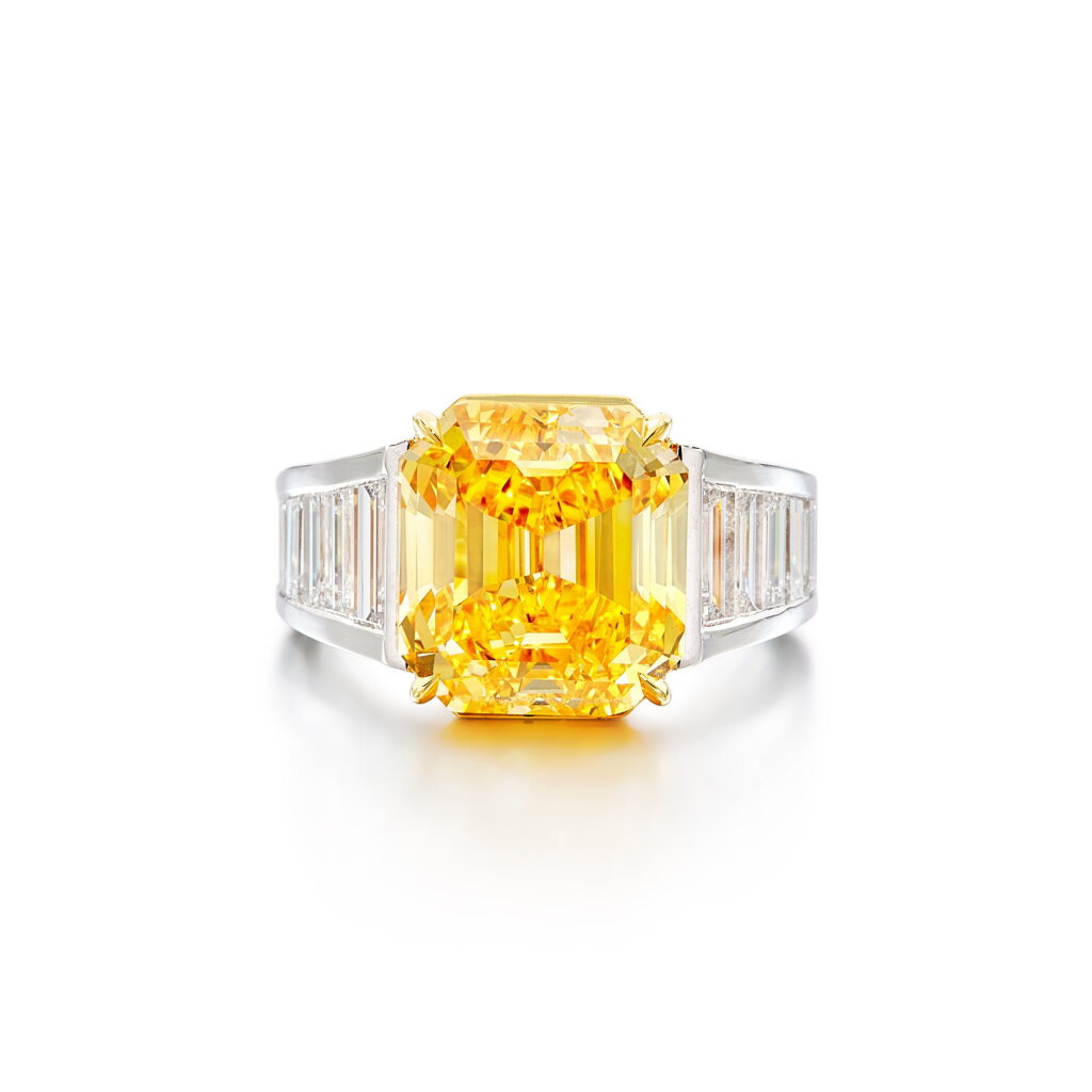 View full screen - View 1 of Lot 1833. Fancy Vivid Orange-Yellow Diamond and Diamond Ring | Ronald Abram | 8.88克拉 艷彩橙黄色鑽石 配 鑽石 戒指.