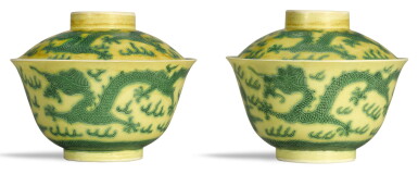 View full screen - View 1 of Lot 335. A PAIR OF YELLOW-GROUND GREEN-ENAMELLED 'DRAGON' BOWLS AND COVERS GUANGXU MARKS AND PERIOD | 清光緒 黃地綠彩趕珠游龍紋蓋盌一對 《大清光緒年製》款.