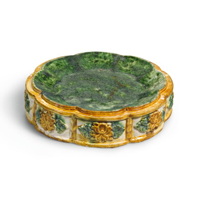 View full screen - View 1 of Lot 233. A RARE SANCAI-GLAZED OCTAFOIL STACKING DISH, LATE TANG DYNASTY | 晚唐 三彩模印花口套盤.