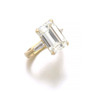 View full screen - View 1 of Lot 109. DIAMOND RING.