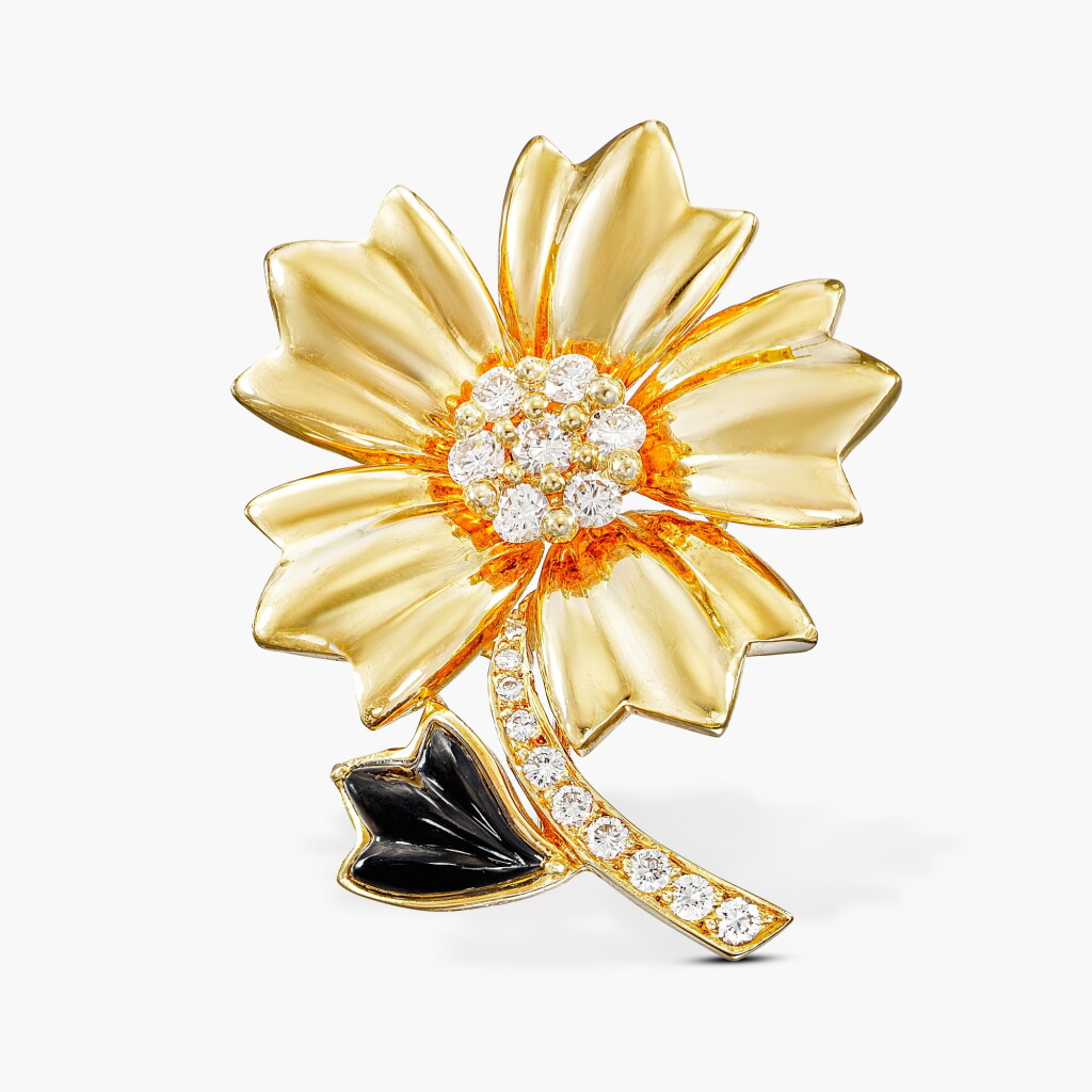 View full screen - View 1 of Lot 1253. Gold, Diamond and Onyx Brooch | 梵克雅寶 | 鑽石 配 縞瑪瑙 胸針.