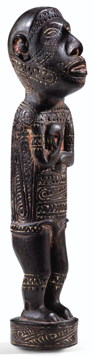 View full screen - View 1 of Lot 35. STATUETTE ATTRIBUÉE À MUTUAGA, MASSIM, VILLAGE DE DAGODAGOISU, PROVINCE DE MILNE BAY, RÉGION DE SUAU, PAPOUASIE NOUVELLE GUINÉE.