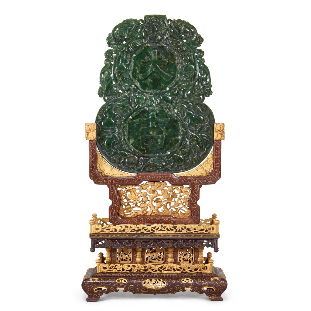View full screen - View 1 of Lot 3611. A spinach-green jade 'daji' 'double-gourd' table screen Qing dynasty, Qianlong – Jiaqing period | 清乾隆至嘉慶 碧玉大吉葫蘆插屏.