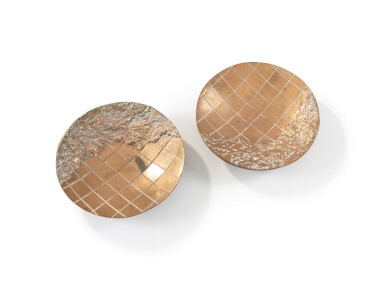 View full screen - View 1 of Lot 16. Paire de Coupes.