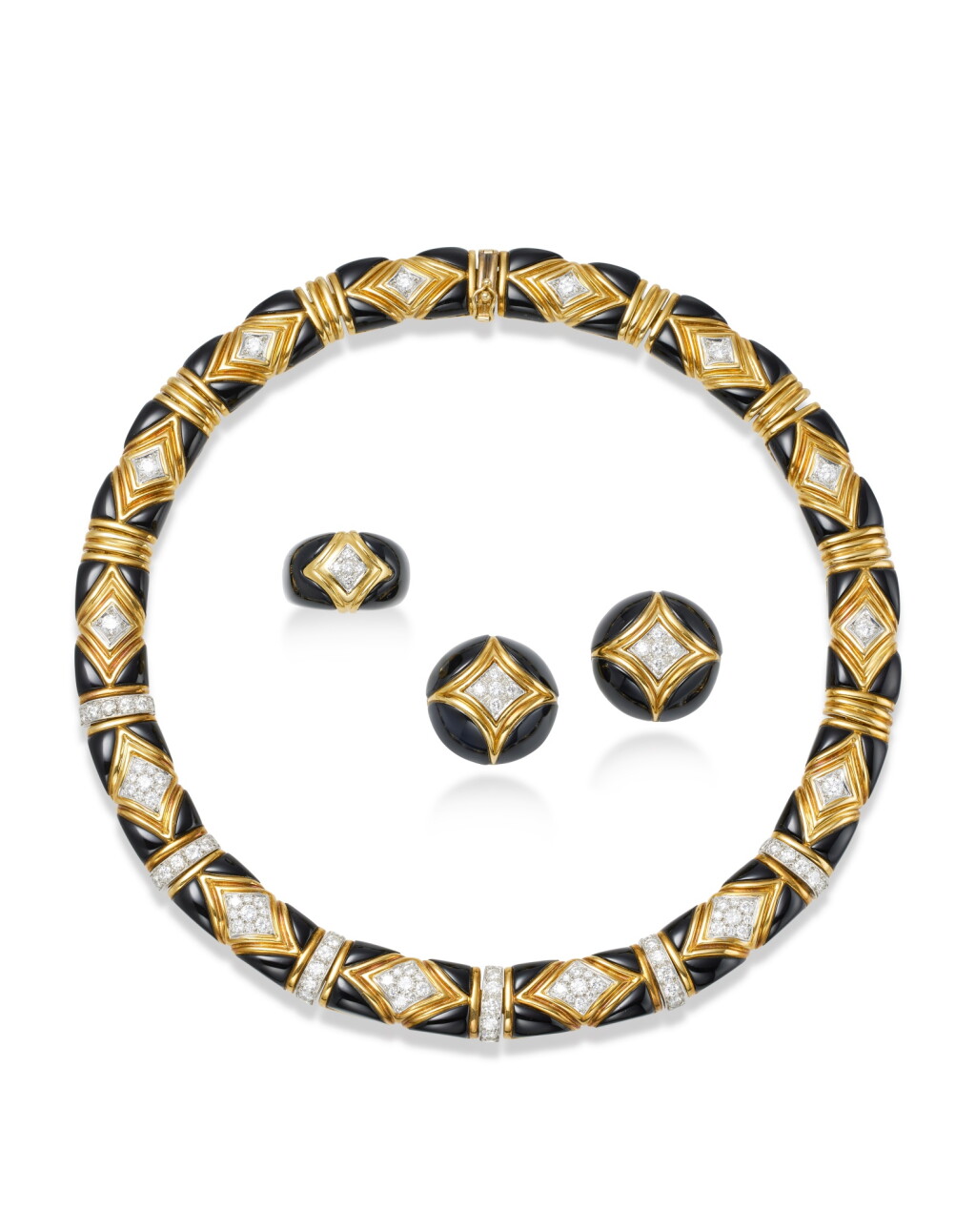 View full screen - View 1 of Lot 1807. Onyx and Diamond Parure | 梵克雅寶 | 縞瑪瑙 配 鑽石 項鏈 及 耳夾 及 戒指套裝.