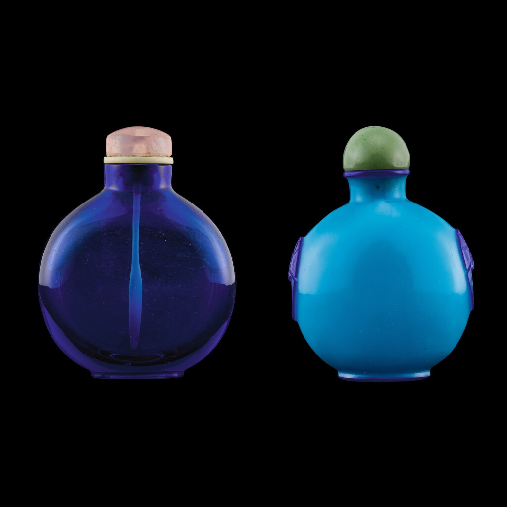 View full screen - View 1 of Lot 1088. A blue glass snuff bottle and an overlay turquoise-blue glass snuff bottle, Qing dynasty, 19th century | 清十九世紀 藍料鼻煙壺 及 翠藍地套藍料鋪首鼻煙壺一組兩件.