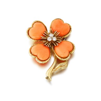 View full screen - View 1 of Lot 112. Van Cleef & Arpels | Broche corail et diamants | Coral and diamond brooch.