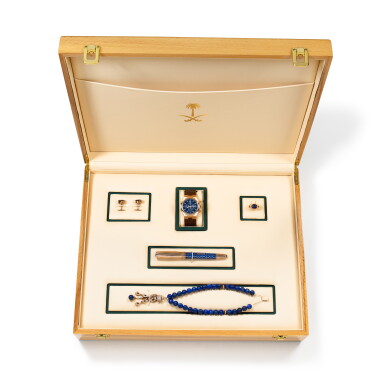 View full screen - View 1 of Lot 1036. Un set comprenant une montre bracelet Vacheron Constantin, un chapelet, une bague, une paire de boutons de manchettes et un stylo | A set comprising a Vacheron Constantin wristwatch, prayer beads, ring, cufflinks and pen.