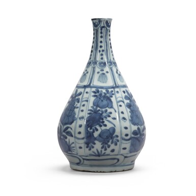 View full screen - View 1 of Lot 72. A blue and white 'Kraak' bottle vase Ming dynasty, 16th century.