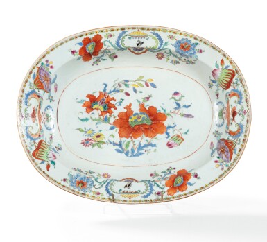 View full screen - View 1 of Lot 202. A famille-rose 'Pompadour' dish, China, Qing dynasty, 18th century | Plat famille-rose de la Compagnie des Indes à décor Pompadour, Chine, dynastie Qing, XVIIIe siècle.
