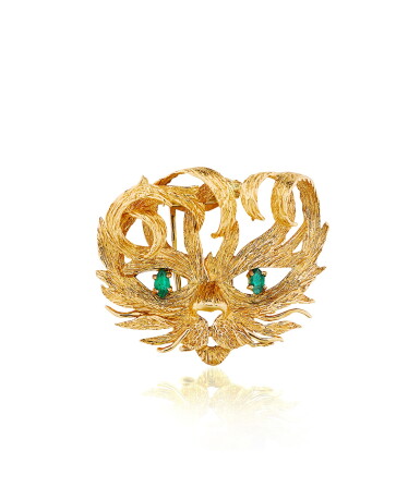 View full screen - View 1 of Lot 118. Broche or et émeraudes, "Mistigri" | Gold and emerald brooch, 'Mistigri'.