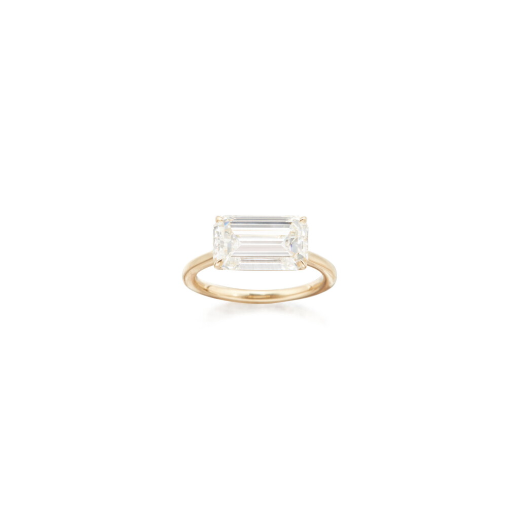 View full screen - View 1 of Lot 152. DIAMOND RING.