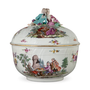 View full screen - View 1 of Lot 565. A MEISSEN PUNCH BOWL AND COVER, CIRCA 1765-70, THE DECORATION PROBABLY LATER.