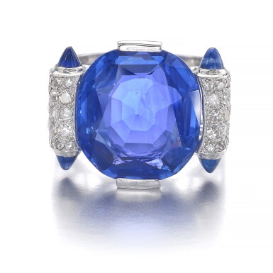 View full screen - View 1 of Lot 606. Sapphire and diamond ring | 藍寶石配鑽石戒指.