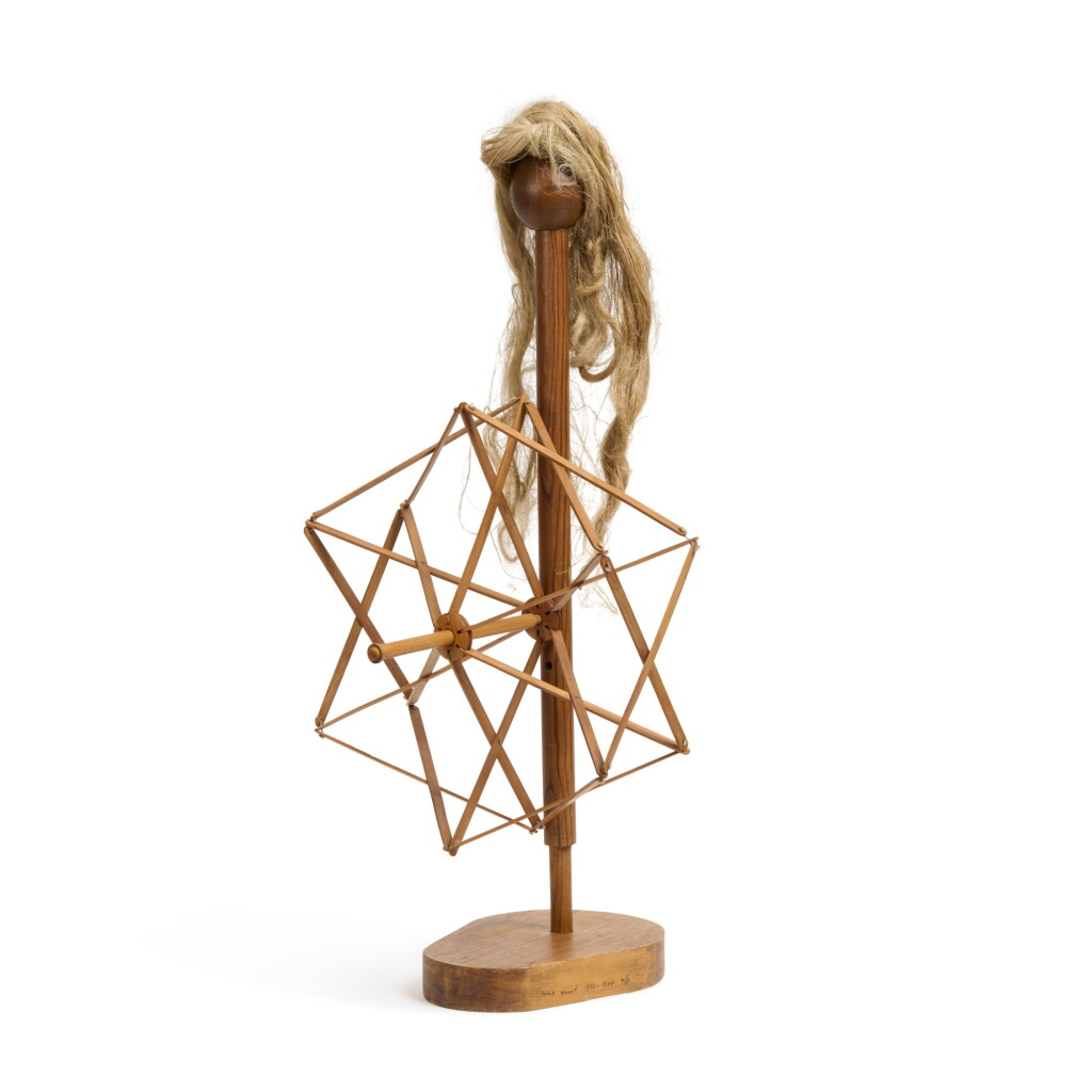 View full screen - View 1 of Lot 32. Objet mobile recommandé aux familles.
