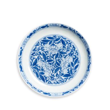 View full screen - View 1 of Lot 3357. A blue and white 'floral' saucer dish, Mark and period of Yongzheng | 清雍正 青花纏枝花卉紋小盤 《大清雍正年製》款.