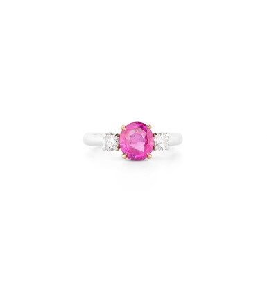 View full screen - View 1 of Lot 110. BAGUE SAPHIR ROSE ET DIAMANTS | PINK SAPPHIRE AND DIAMOND RING.