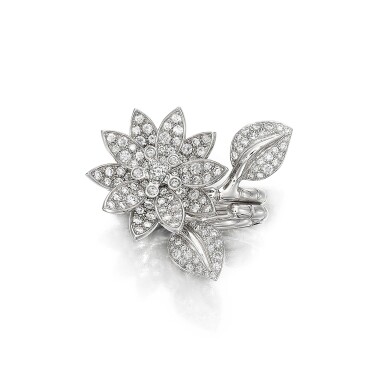 View full screen - View 1 of Lot 1802. 'Lotus Between The Finger' Diamond Ring | 梵克雅寶 | 'Lotus Between The Finger' 鑽石 指間戒.