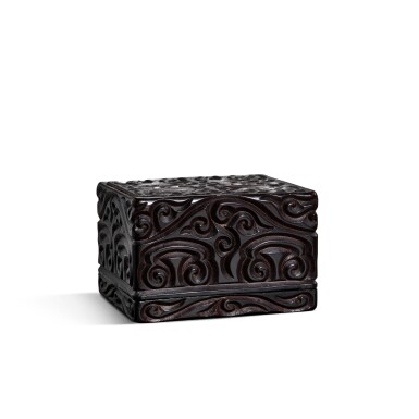 View full screen - View 1 of Lot 3607. A black guri lacquer rectangular box and cover, 17th - 18th century | 十七至十八世紀 剔犀雲頭紋蓋盒.