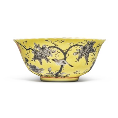 View full screen - View 1 of Lot 593. A yellow-ground grisaille-painted 'Dayazhai' 'wisteria' bowl, Qing dynasty, Guangxu period, circa 1876 | 清光緒 約1876年 黃地墨彩紫藤花鳥紋盌 《大雅齋》《天地一家春》《永慶長春》款.