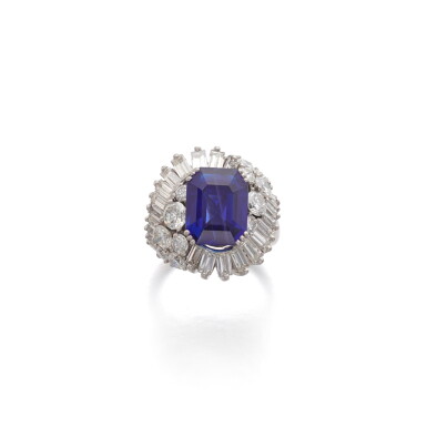 View full screen - View 1 of Lot 264. Bague saphir et diamants | Sapphire and diamond ring.