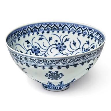 View full screen - View 1 of Lot 130. An exceptional and rare blue and white 'floral' bowl, Ming dynasty, Yongle period | 明永樂 青花花卉紋蓮子盌.
