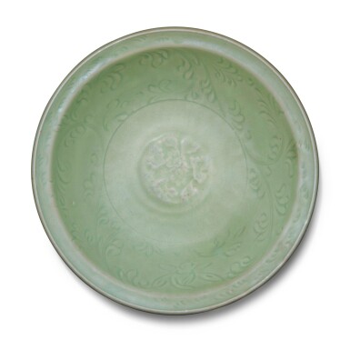 View full screen - View 1 of Lot 123. A carved and molded celadon-glazed 'Longquan' dish, Ming dynasty, 15th / 16th century | 明十五 / 十六世紀 龍泉窰青釉花卉紋盤.