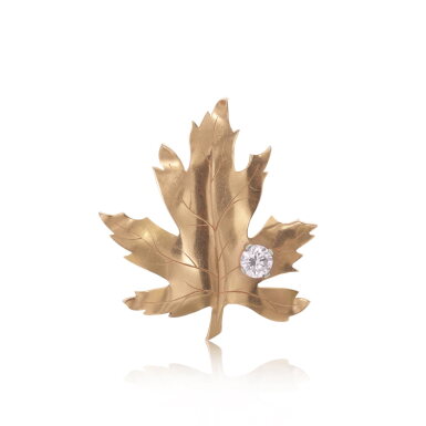 View full screen - View 1 of Lot 787. Gold and Very Light Pink diamond brooch.