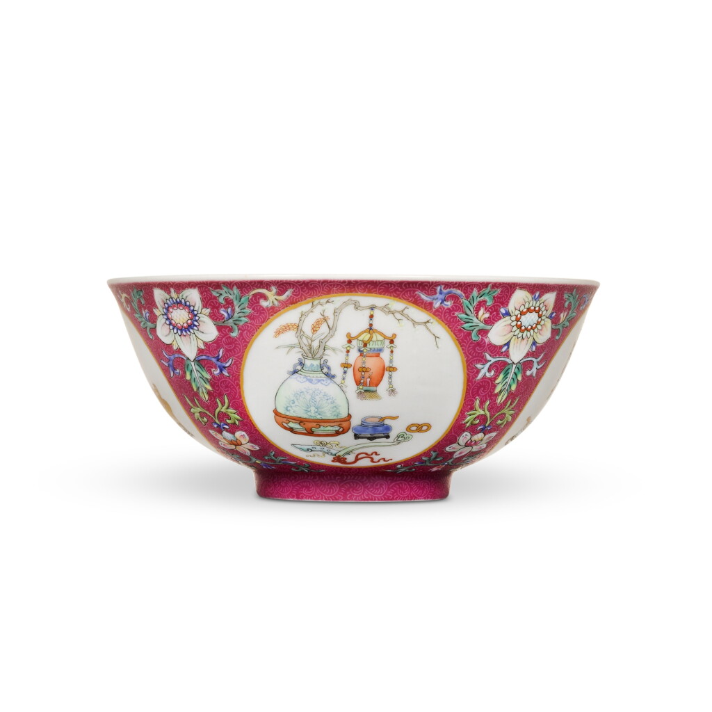 View full screen - View 1 of Lot 26. A fine ruby-ground famille-rose sgraffiato 'medallion' bowl, Seal mark and period of Daoguang | 清道光 粉彩胭脂紅地錦上添花開光博古圖盌 《大清道光年製》款.
