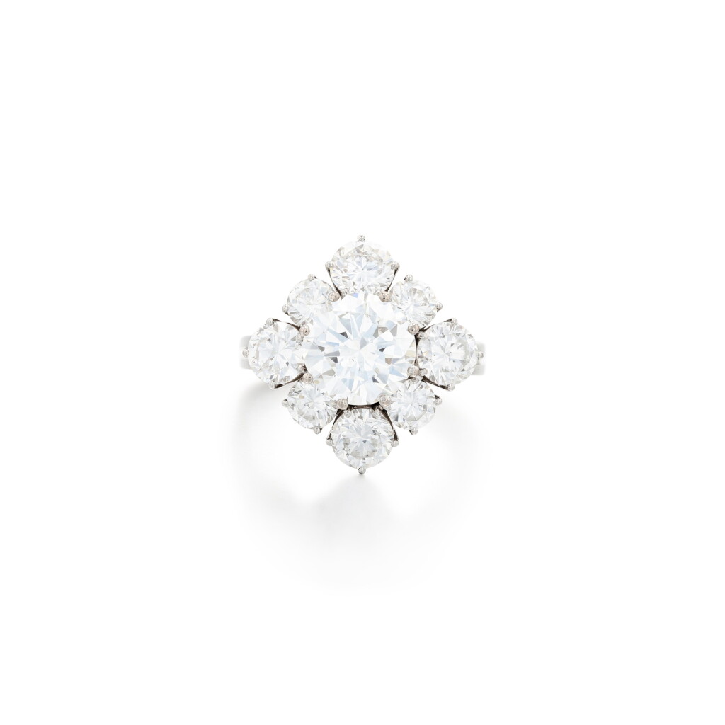 View full screen - View 1 of Lot 52. Bague diamants | Diamond ring .