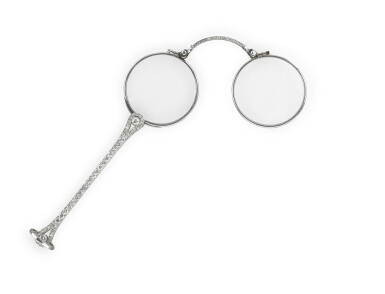 View full screen - View 1 of Lot 211. A French Belle Epoque platinum diamond face-a-main, circa 1920 | Face-à-main Belle Epoque en platine et diamant, France, vers 1920.