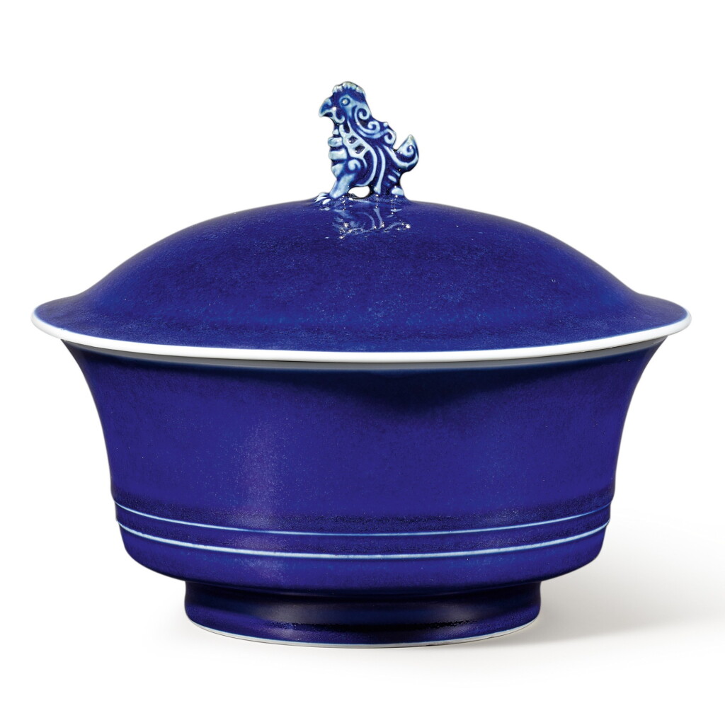 View full screen - View 1 of Lot 3640. A FINE BLUE-GLAZED BOWL AND COVER MARKS AND PERIOD OF YONGZHENG | 清雍正 霽藍釉天雞鈕蓋盌 《大清雍正年製》款.