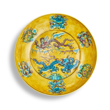 View full screen - View 1 of Lot 3658. A rare yellow-ground turquoise and aubergine-enamelled 'dragon' dish, Mark and period of Wanli | 明萬曆 黃地紫綠彩龍紋盤 《大明萬曆年製》款.