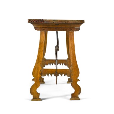 Spanish Baroque Rosewood and Tortoiseshell Inlaid Side Table Spanish Baroque Rosewood and Tortoiseshell Inlaid Side Table