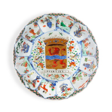 View full screen - View 1 of Lot 1248. A Rare and Impressive Chinese Export 'Provinces' 'Overysel' Charger, Qing Dynasty, Kangxi - Yongzheng Period, Circa 1720-30 | 清康熙至雍正 約1720-30年 粉彩荷蘭省份紋章圖大盤.
