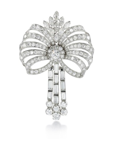 View full screen - View 1 of Lot 84. DIAMOND BROOCH.