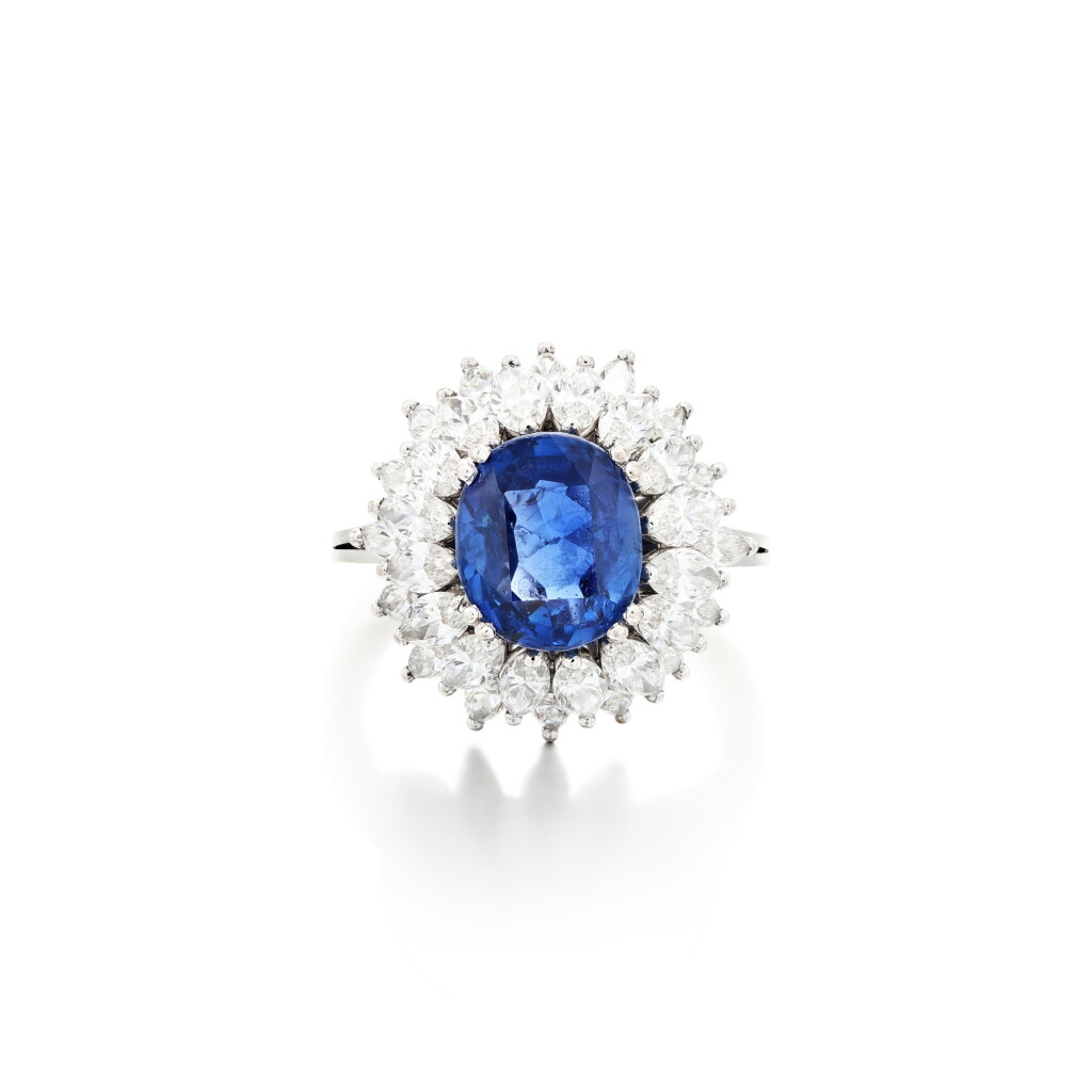 View full screen - View 1 of Lot 245. Bague saphir et diamants | Sapphire and diamond ring .