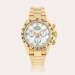 Daytona, reference 116508 Montre bracelet chronographe en or jaune avec index diamant et cadran en nacre | Yellow gold chronograph wristwatch with diamond indexes and mother-of-pearl dial and bracelet Vers 2020 | Circa 2020